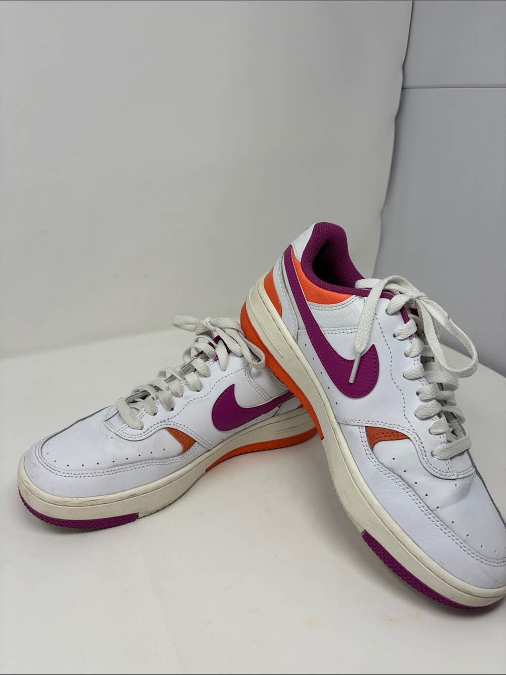 Nike White Leather Purple & Orange Accent Lace Sneakers Size 9